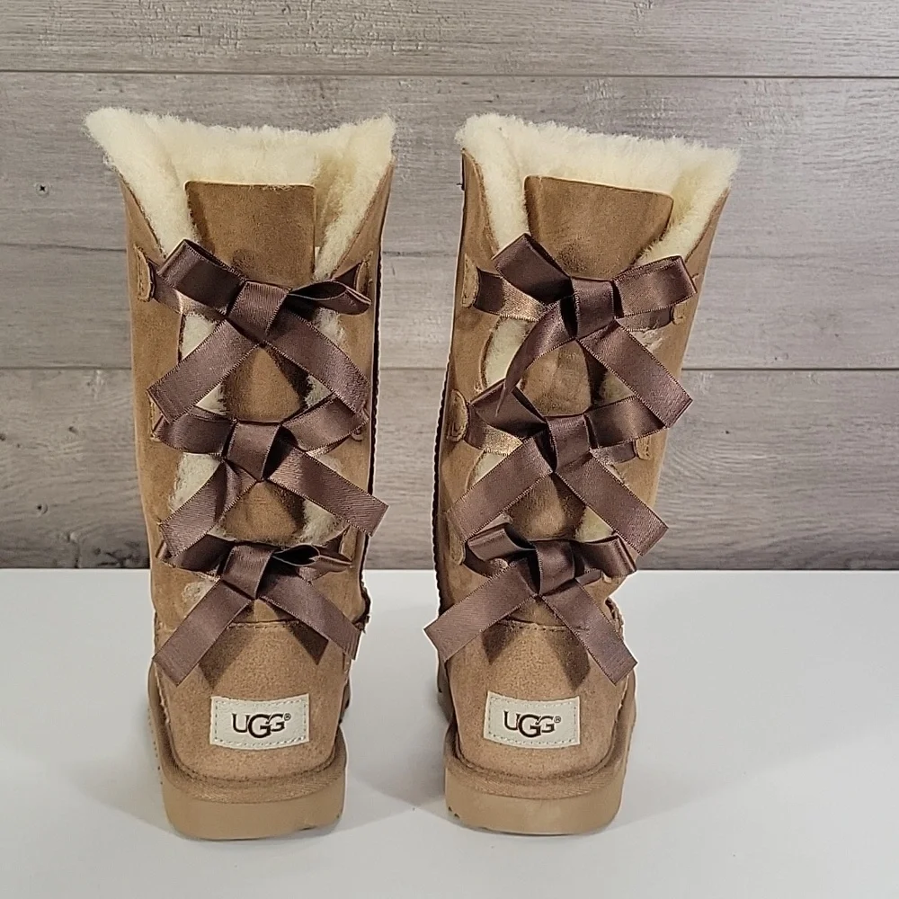 Girls UGG Bailey 3 Bow Boots Sz 3 Excellent Used Conditon